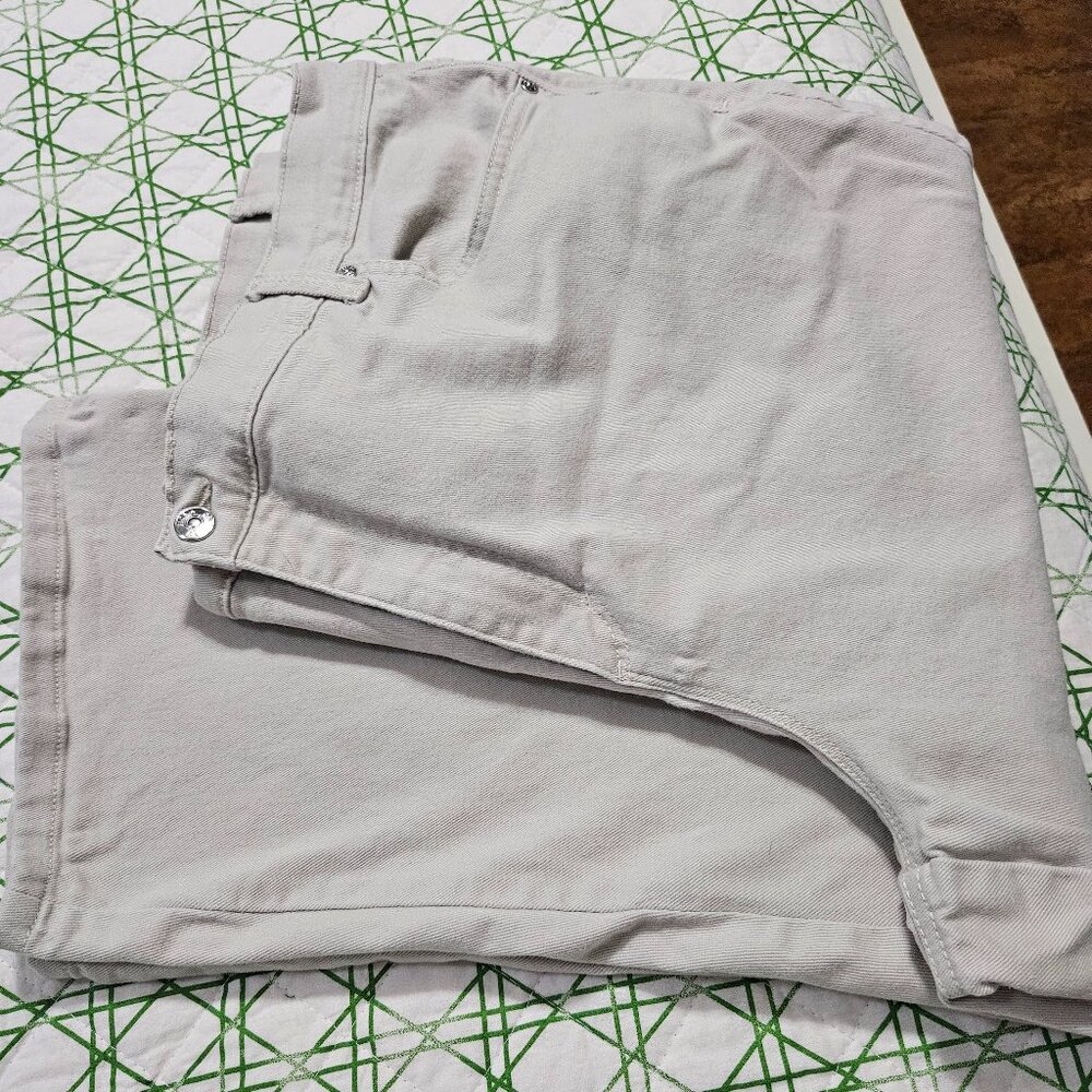 Size 24W Gloria Vanderbilt Capris